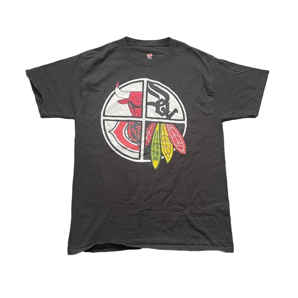 RARE Chicago Bulls Bears Blackhawks Hawks‎ logo T Shirt Size Medium Fan Graphic